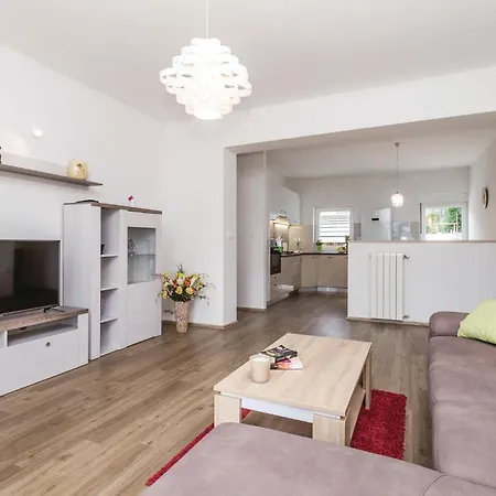 Apartment Beautiful In With Kitchen Jurdani