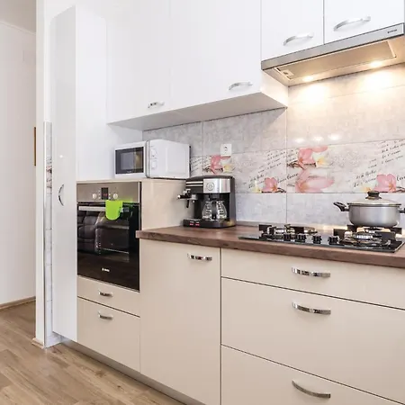 Beautiful In With Kitchen * Jurdani