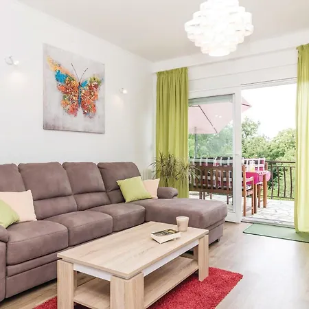 Beautiful In With Kitchen Apartment *