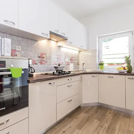 Beautiful In With Kitchen * Jurdani